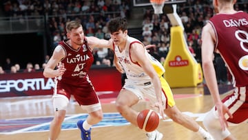 Riga (Latvia), 20/02/2025.- Arturs Kurucs (L) of Latvia and Hugo Gonzalez of Spain in action during the FIBA EuroBasket 2025 Qualifiers match between Latvia and Spain in Riga, Latvia, 20 February 2025. (Baloncesto, Letonia, España) EFE/EPA/TOMS KALNINS