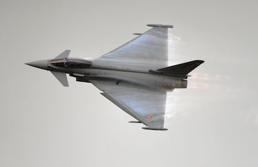 Es un caza polivalente de cuarta generación. España ha adquirido 20 unidades adicionales en el marco del programa Halcón II, con el objetivo de reforzar su flota y sustituir a los F/A-18. Estas aeronaves están equipadas con el radar CAPTOR M-Scan y tienen capacidades avanzadas de detección y seguimiento, mejorando significativamente las operaciones de defensa aérea del país. 