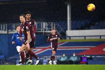 James Rodríguez abrió el marcador en el empate 1-1 entre Everton y Leicester con un remate de media distancia con su pierna derecha.