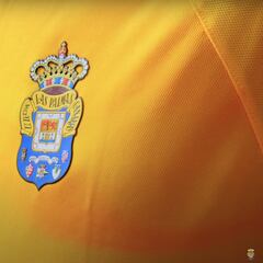 Las Palmas llena de arena su camiseta
