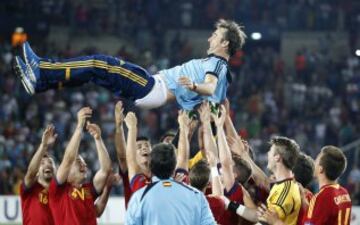 Con la Selección Sub-21 también ganó un Campeonato de Europa en 2013. Entrenó a 'La Rojita' desde 2012 a 2014.