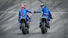 Rins y Mir sobre sus Suzuki.