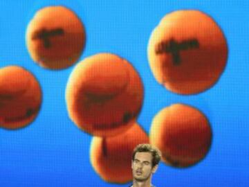 Andy Murray durante un break en el partido ante Bernard Tomic.