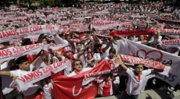 Seguidores en las calles de Turin antes del partido de la final de Europa League entre el Sevilla y Benfica. 