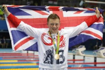 El británico logró el récord mundial y olímpico en 100m braza masculino con un tiempo de 57:13.