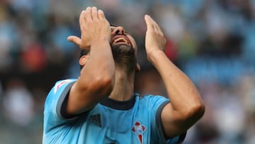 Nolito se lamenta de una ocasi&oacute;n fallada durante el partido contra el Sevilla.