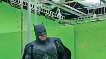 Así luce Batman de Ben Affleck en el set de la película The Flash