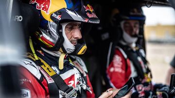 Álex Haro, copiloto de De Villiers, durante el Dakar.