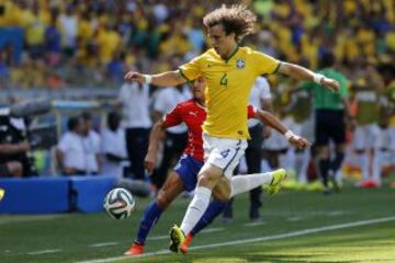 DEFENSAS: David Luiz, Brasil. El zaguero del PSG está tasado en 24 millones de euros.