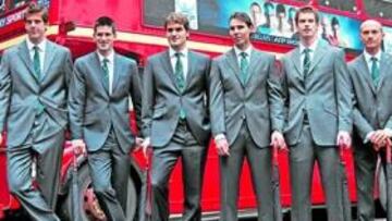 <b>MAESTROS. </b>Verdasco, Del Potro, Djokovic, Federer, Nadal, Murray, Davydenko y Soderling, en la City.