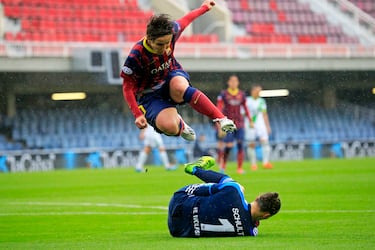 Por detrás de Jenni Hermoso como segunda máxima anotadora de la historia del Barça, es decir, en tercera posición, está la actual seleccionadora española Sonia Bermúdez. La delantera madrileña, que también compartió pasado rayista con Hermoso, vistió la camiseta del Barça en dos etapas entre 2011 y 2015 y del Atlético de 2015 a 2018.