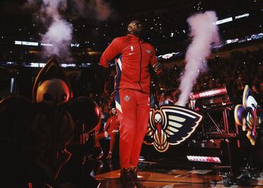 Zion Williamson, el aclamado número 1 del draft de 2019 y el rookie más esperado desde LeBron James, debutó el 23 de enero, después de más de tres meses de baja por una traicionera lesión de rodilla. El fenómeno de Spartanburg no decepcionó en su primera toma de contacto oficial con la NBA y su equipo, New Orleans Pelicans: solo 18 minutos en pista pero 22 puntos, 7 rebotes… y un tramo tremendo en el que anotó 17 puntos seguidos en el último cuarto. Un jugador especial.