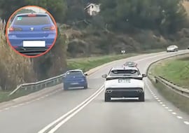 Debate legal en X: conductor adelantando con línea continua o el que le graba, ¿quién infringe la ley?