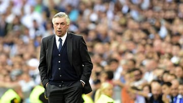 Carlo Ancelotti pictured on 4 January 2015 as Real Madrid's 22-game win streak comes to an end with a 2-1 loss in Valencia.