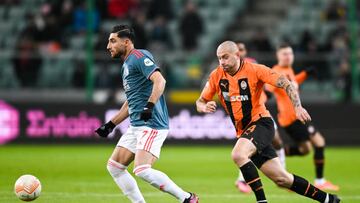 WARSAW, POLAND - MARCH 09: Alireza Jahanbakhsh of Feyenoord Rotterdam and Yaroslav Rakitskyi of Shakhtar Donetsk seen in action during the UEFA Europa League round of 16 leg one match between Shakhtar Donetsk and Feyenoord at The Marshall Jozef Pilsudski's Municipal Stadium of Legia Warsaw on March 9, 2023 in Warsaw, Poland. (Photo by Mateusz Slodkowski/DeFodi Images via Getty Images)