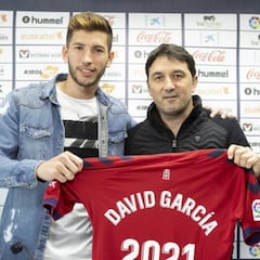 El central navarro David García renueva con Osasuna hasta 2021