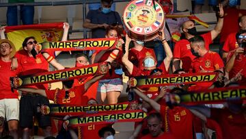 La Peña Marea Roja animó a España durante los tres partidos disputados en el Estadio de La Cartuja.