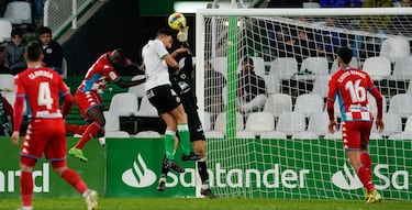 Un Lugo muy sólido vuelve a meter al Racing en el lío