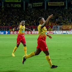 Pereira vence a Junior, que termina con 9 jugadores