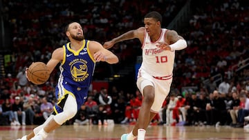 HOUSTON, TEXAS - APRIL 04: Stephen Curry #30 of the Golden State Warriors drives to the basket against Jabari Smith Jr. #10 of the Houston Rockets in the second half at Toyota Center on April 04, 2024 in Houston, Texas. NOTE TO USER: User expressly acknowledges and agrees that, by downloading and or using this photograph, User is consenting to the terms and conditions of the Getty Images License Agreement.   Tim Warner/Getty Images/AFP (Photo by Tim Warner / GETTY IMAGES NORTH AMERICA / Getty Images via AFP)