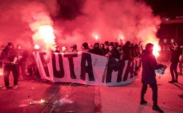 PSG ultras attempt to disturb Madrid squad with pyrotechnics