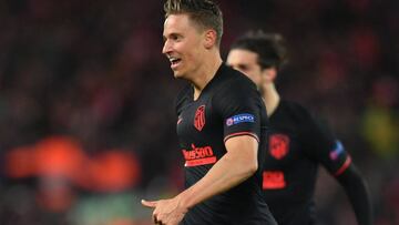 Marcos Llorente celebra uno dos sus dos goles en el Liverpool-Atlético de Anfield.