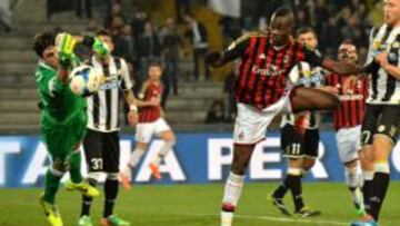 Balotelli fue suplente y salió en la segunda parte.