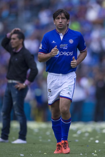 Las leyendas que despidieron el estadio Azul