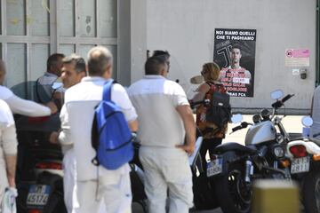 Continúan las protestas en contra del fichaje de Cristiano Ronaldo por parte de la Juventus de Turín. Ahora son los ex trabajadores de Fiat en Nápoles los que ha salido a la calle y han realizado una pegada de carteles. 