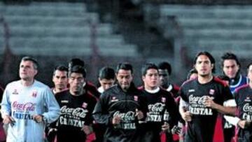 <b>ALGO MÁS QUE LA HONRA. </b>Los peruanos pusieron en juego 10.000 dólares en juego por cabeza.