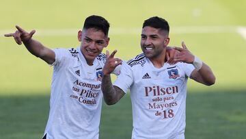 Futbol, Universidad de Chile vs Colo Colo.
Fecha 22, campeonato Nacional 2021.
El jugador de Colo Colo Ignacio Jara, derecha, celebra junto a Joan Cruz su gol contra Universidad de Chile durante el partido de primera division disputado en el estadio El Teniente de Rancagua, Chile.
26/09/2021
Jose Alvujar/Photosport
Football, Universidad de Chile vs Colo Colo.
22th date, 2021 National Championship.
Colo Colo's player Ignacio Jara celebrates with Joan Cruz after scoring against Universidad de Chile during the first division match held at the El Teniente stadium in Rancagua, Chile.
26/09/2021
Jose Alvujar/Photosport