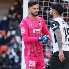 Aprobados y suspensos: Alderete, como los panes y los peces