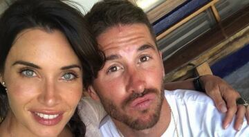 La boda entre Sergio Ramos y Pilar Rubio fue uno de los acontecimientos de sociedad que más expectación desató de la temporada y parte de ello se debió al secretismo de la preparación de la boda y a la originalidad con la que se llevaron a cabo los preparativos previos. Entre ellos, el regalo a los invitados, unas pequeñas botellas con el "mejor aceite del mundo", una de las cosechas agrícolas más importantes de la marca España.