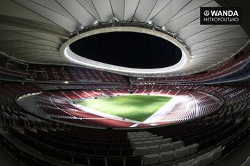 Foto general del interior del estadio con el césped colocado.