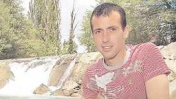 <b>PORTAVOZ. </b>Puñal actuó ayer de portavoz de Osasuna para desearle suerte a Javier Aguirre.