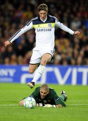 En la Champions del 2012, de nuevo con el Chelsea, Torres también superó a Victor Valdés.