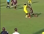 Vídeo: Brutal puñetazo de Stephano Carrillo lo deja fuera del Maurice Revello