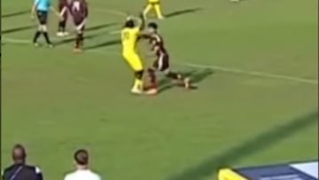 Vídeo: Brutal puñetazo de Stephano Carrillo lo deja fuera del Maurice Revello