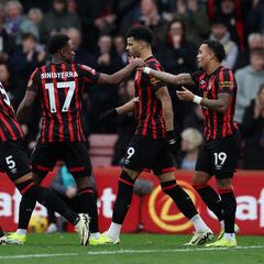Asistencia de Luis Sinisterra en el empate de Bournemouth en casa