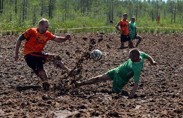 Fútbol en el pantano