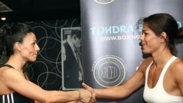 <b>CARA A CARA. </b>Soraya Sánchez (izda.), con Szikora ayer en el pesaje.