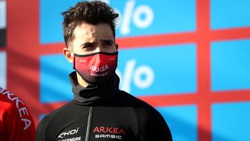 El ciclista del Ark&eacute;a-Samsic Nacer Bouhanni posa antes de la salida de la Mil&aacute;n-San Remo 2021.