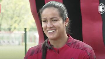 Lady Andrade en entrevista con su equipo el AC Milán.
