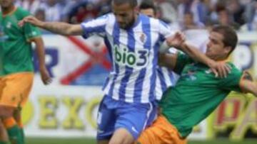 <b>GOLEADOR. </b>Yuri, autor del 1-0, recibe una entrada.