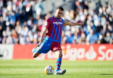 Durante la campaña 21/22, Busquets fue un pilar del mediocentro, equilibrando el juego con su precisión táctica y liderazgo desde el campo. El capitán del Barça se mantuvo en el club hasta el verano de 2023, momento en el que decidió poner fin a su carrera en Barcelona para marcharse al Inter de Miami. 
