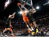 Taylor comanda al líder