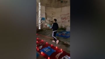 El homenaje de Mertens a Maradona en las calles de Nápoles