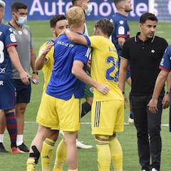 Míchel espera al menos tres fichajes más para su Huesca