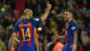 Barcelona's Argentinian defender Javier Mascherano (L) celebrates with Barcelona's forward Paco Alcacer (R) after scoring a penalty goal during the Spanish league football match FC Barcelona vs CA Osasuna at the Camp Nou stadium in Barcelona on