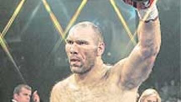 Nikolay Valuev, tras ganar el Mundial.